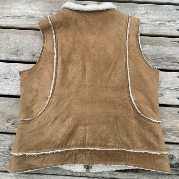 WindRiver Outfitting Co. Faux Suede Sherpa Lined Full Zip Vest XL/TG - Tan/Cream - Picture 2 of 6